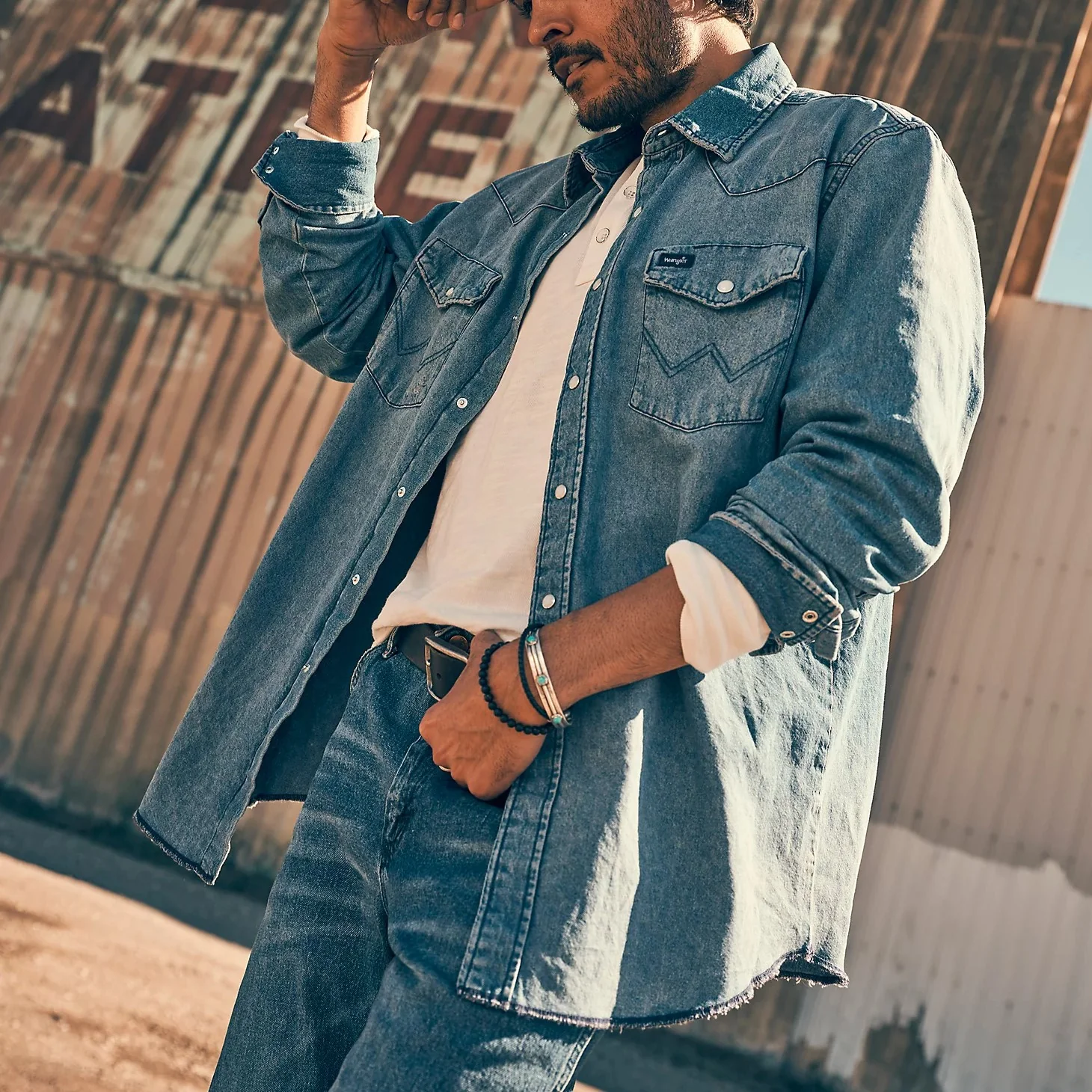 Wrangler Classic Medium Denim Men's Button Up 2345068 - Image 4